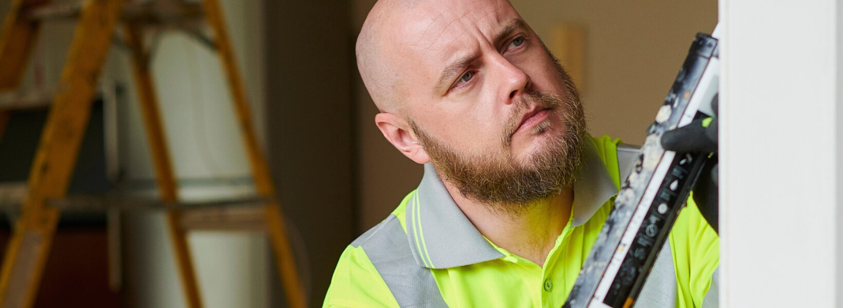 Sealant Blog Hero Tradesman applying sealant